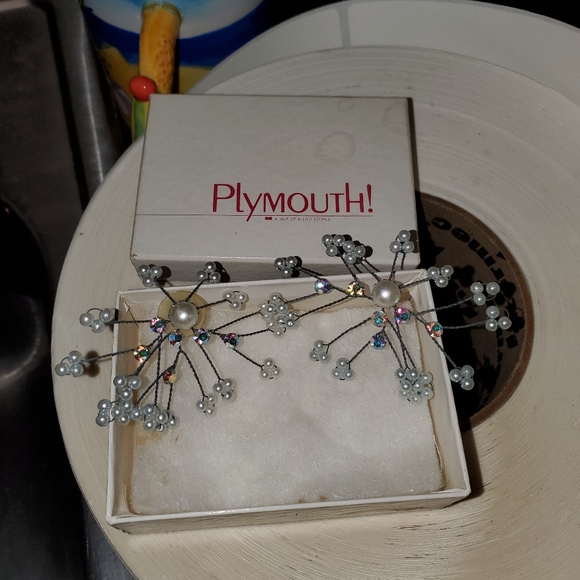 Plymouth Vintage Snowflake Earrings - Picture 2 of 2